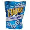 Producto de Flipz, pretzels cubiertos de dulce de azúcar blanco, 92g - Snacks